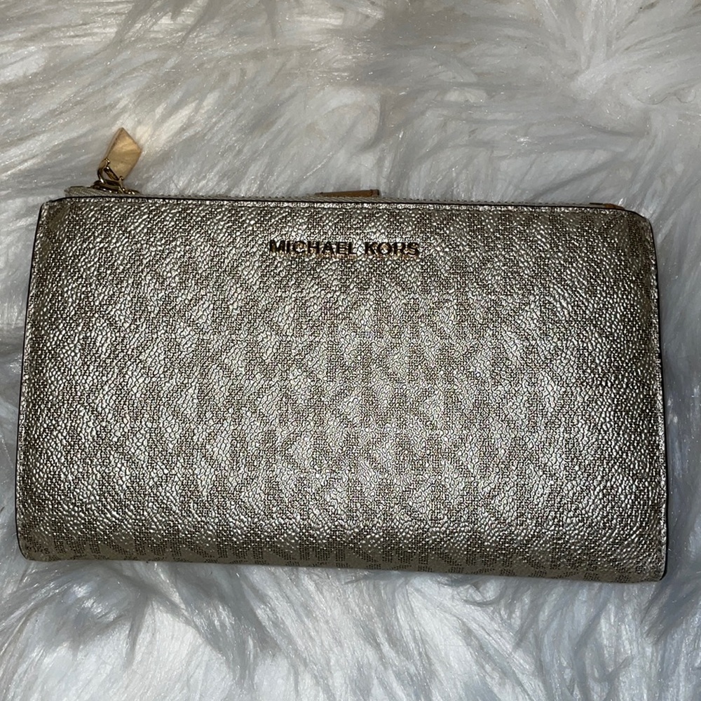 Preloved Michael Kors double kiss lock wallet